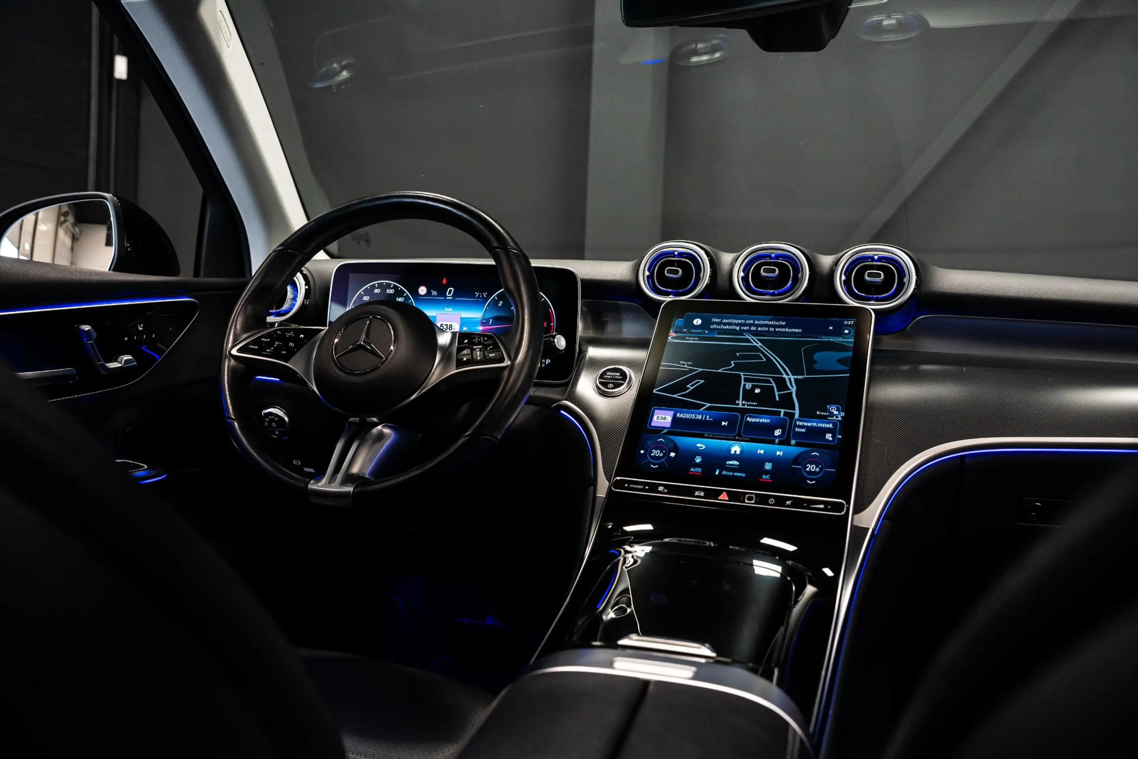 Mercedes-Benz GLC 220 220d 4MATIC Luxury Line *Panorama / Advanced-Plus — photo 37