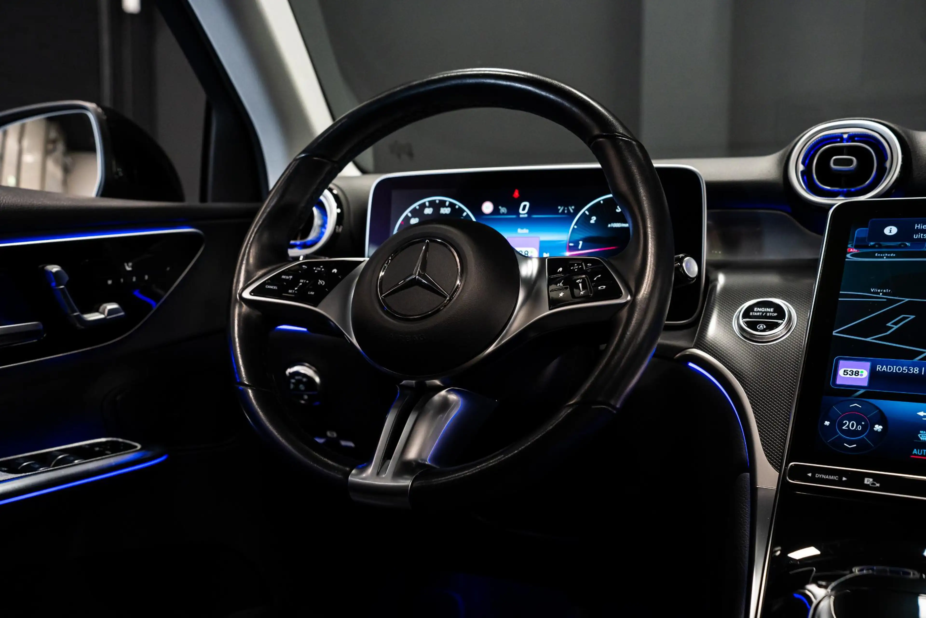 Mercedes-Benz GLC 220 220d 4MATIC Luxury Line *Panorama / Advanced-Plus — photo 38