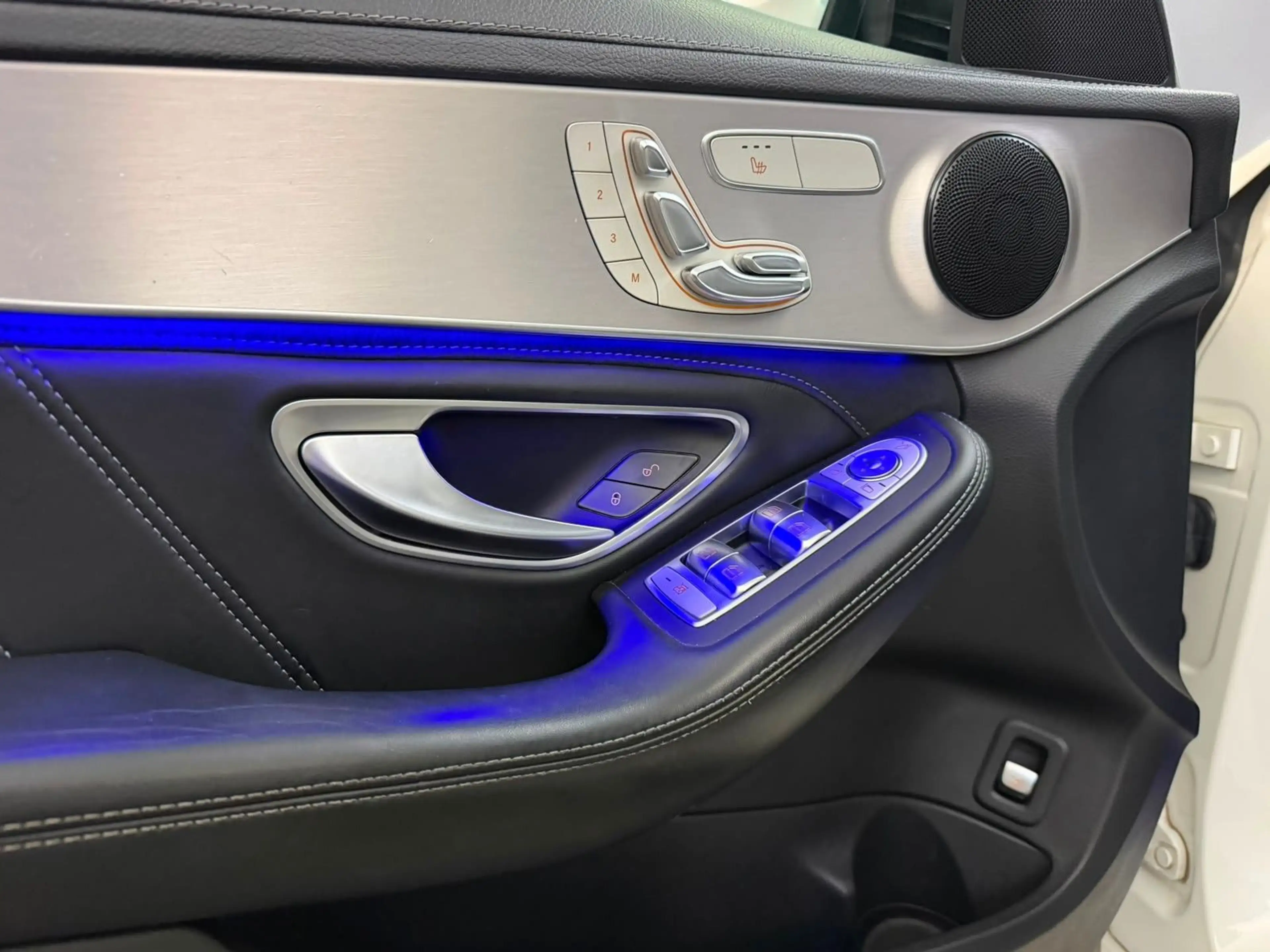 Mercedes-Benz C 63 AMG Limo PANO*ACC*MEMO*19Z*KAM*MBEAM*MEGA — photo 10