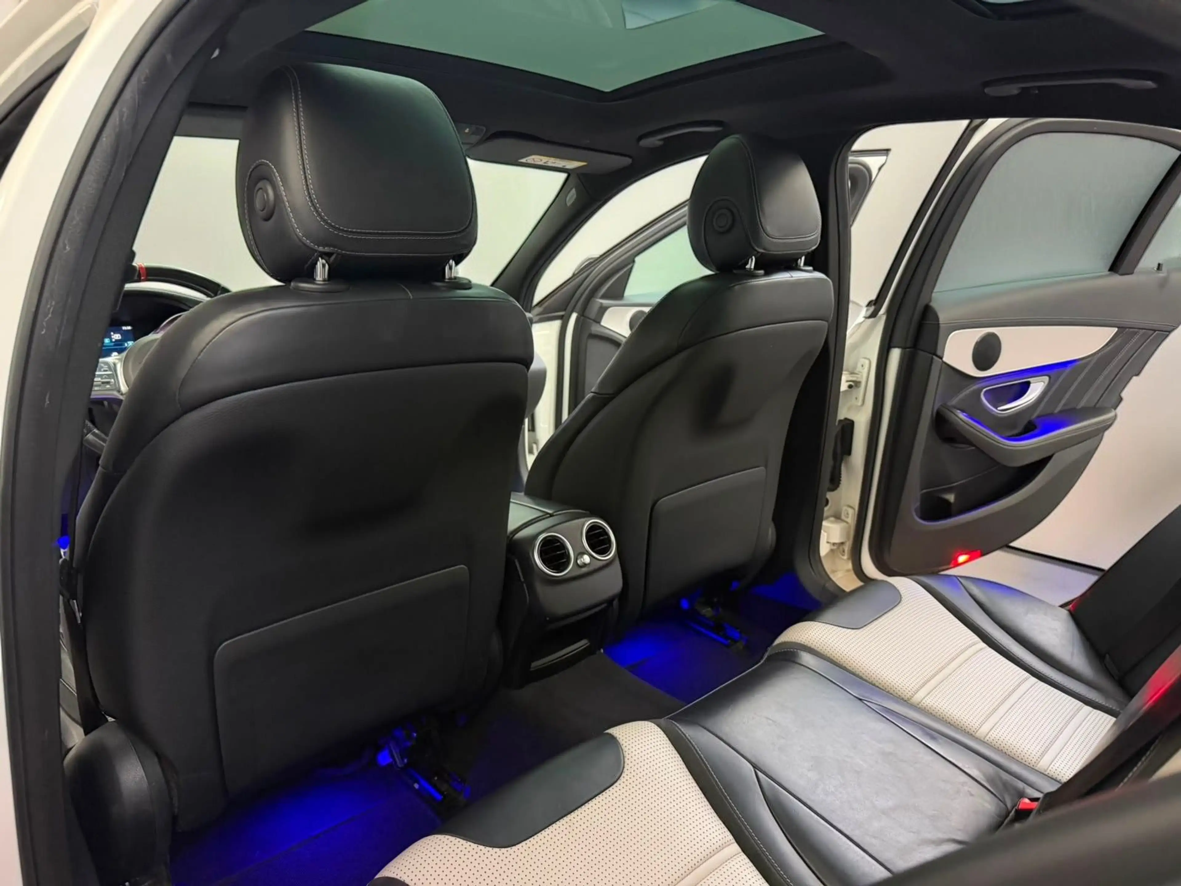 Mercedes-Benz C 63 AMG Limo PANO*ACC*MEMO*19Z*KAM*MBEAM*MEGA — photo 15