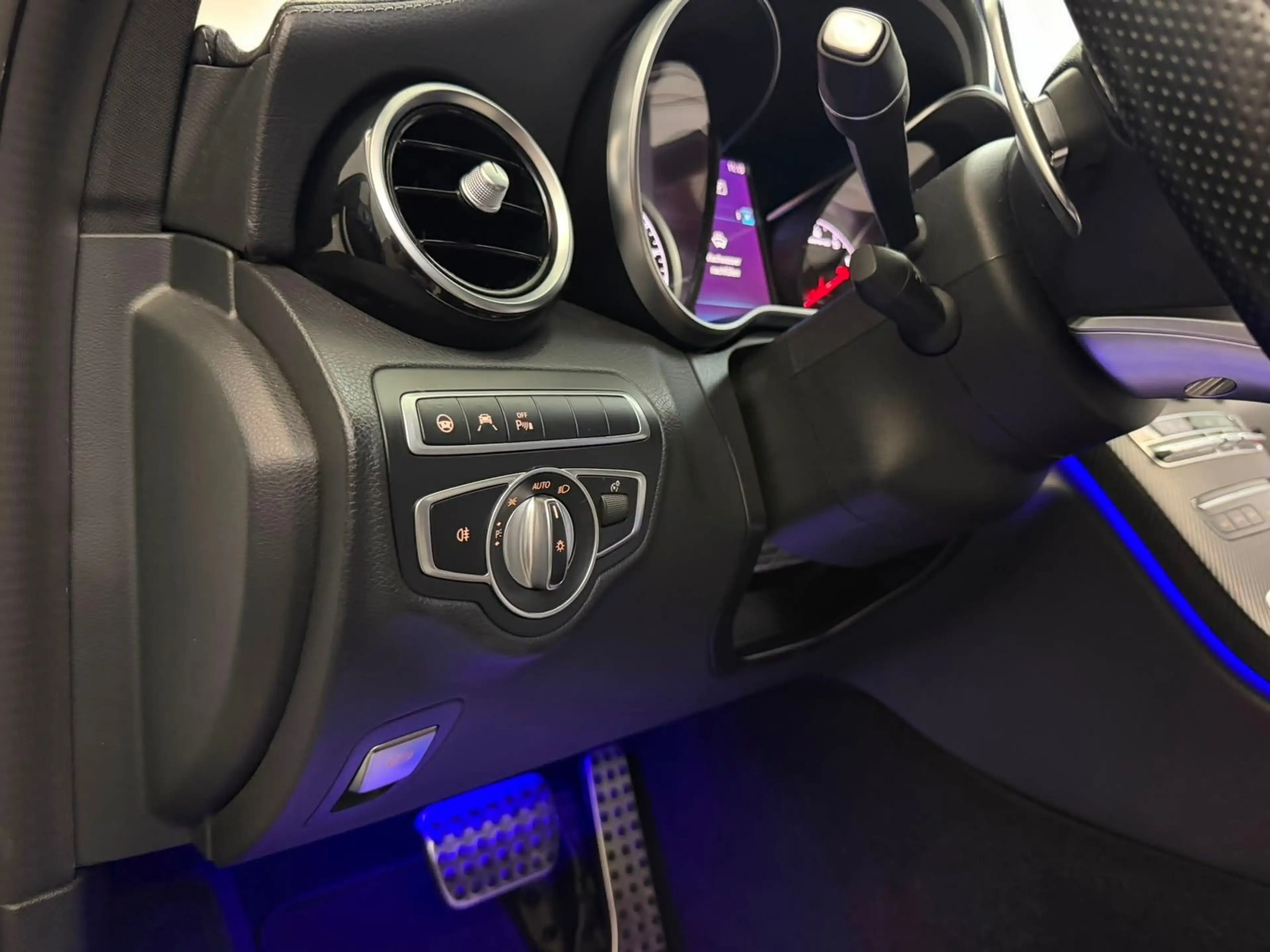 Mercedes-Benz C 63 AMG Limo PANO*ACC*MEMO*19Z*KAM*MBEAM*MEGA — photo 12