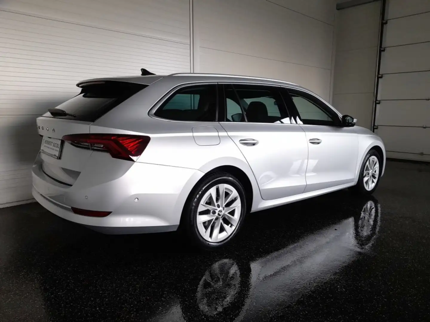 Skoda Octavia Combi STYLE 2,0 TDI DSG *MATRIX-LED / DCC / HEAD-UP / VIRTUELL / NAVI / ACC / SPORTMASSAGESITZ / KEYLESS* Silber - 2