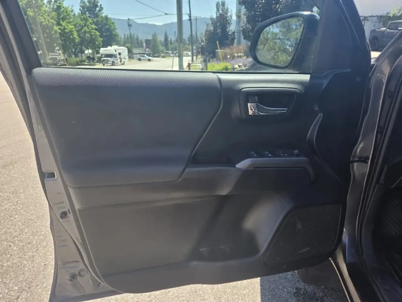 Toyota Tacoma снимка Toyota Tacoma