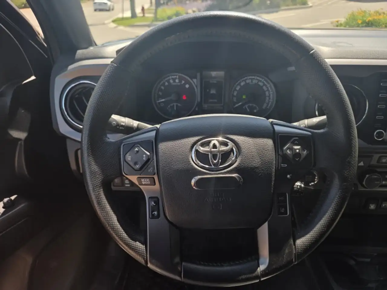 Toyota Tacoma снимка Toyota Tacoma
