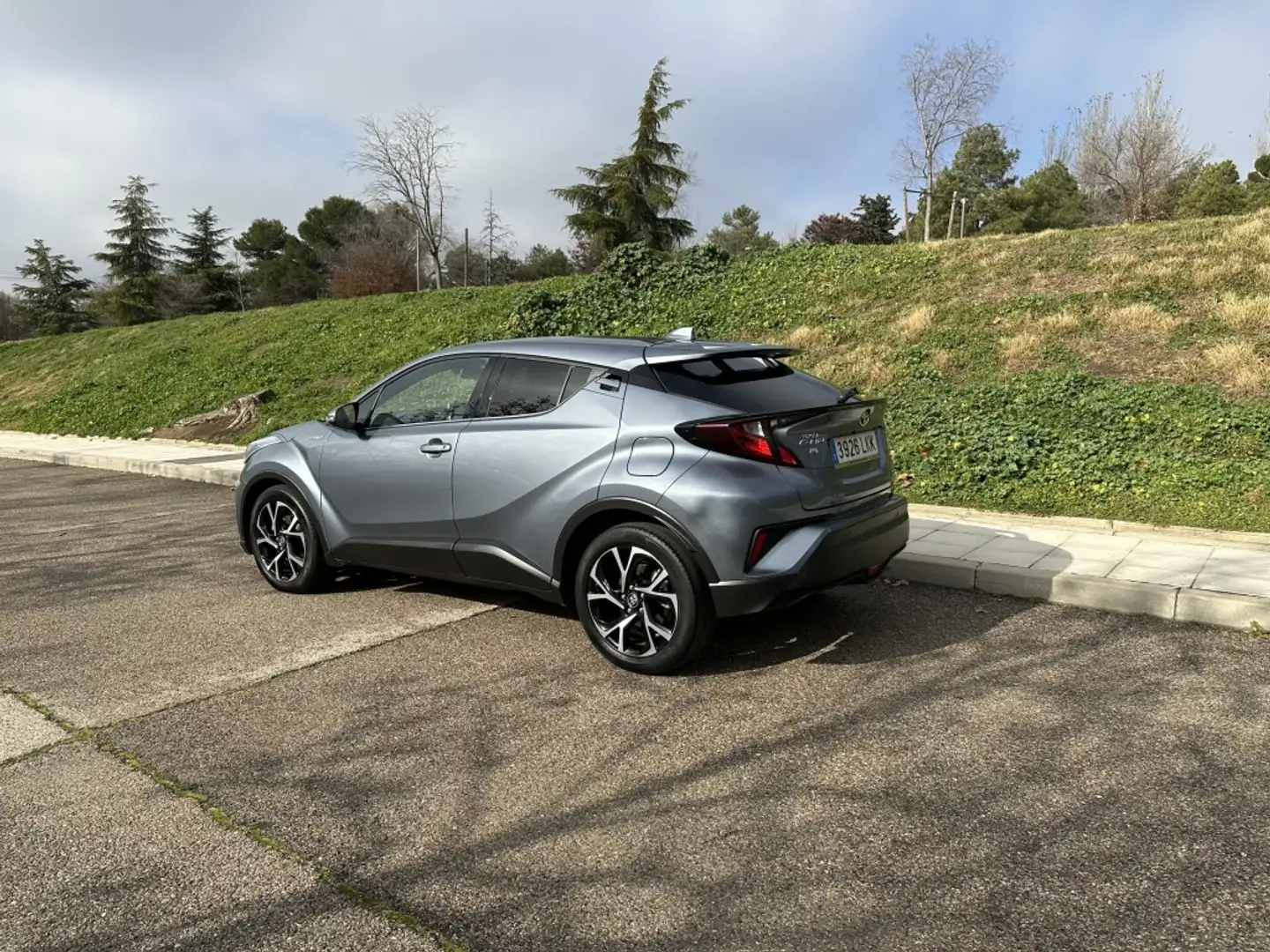 Toyota C-HR 125H Advance Grijs - 2