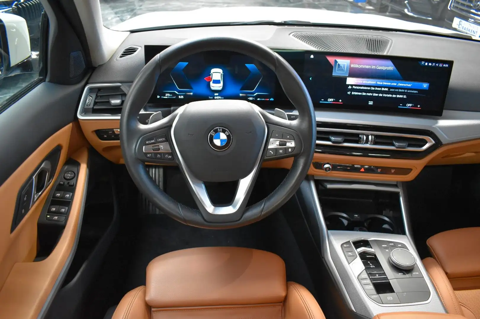 BMW 330 d Lim*LIVE COCKPIT*AHK*LED*NAVI*LEDER*SHZ* Weiß - 2