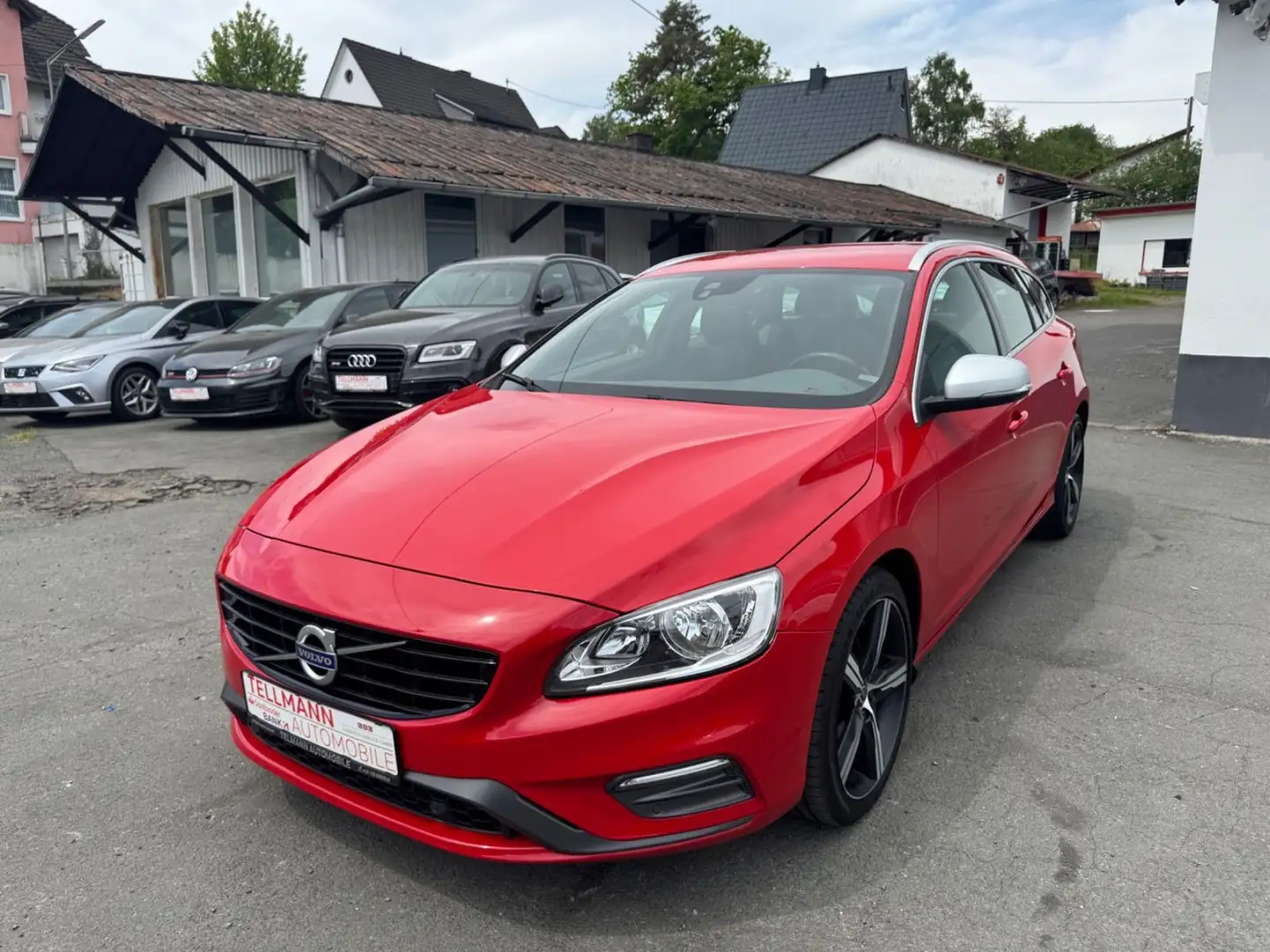 Volvo V60 Kombi Momentum Rouge - 1