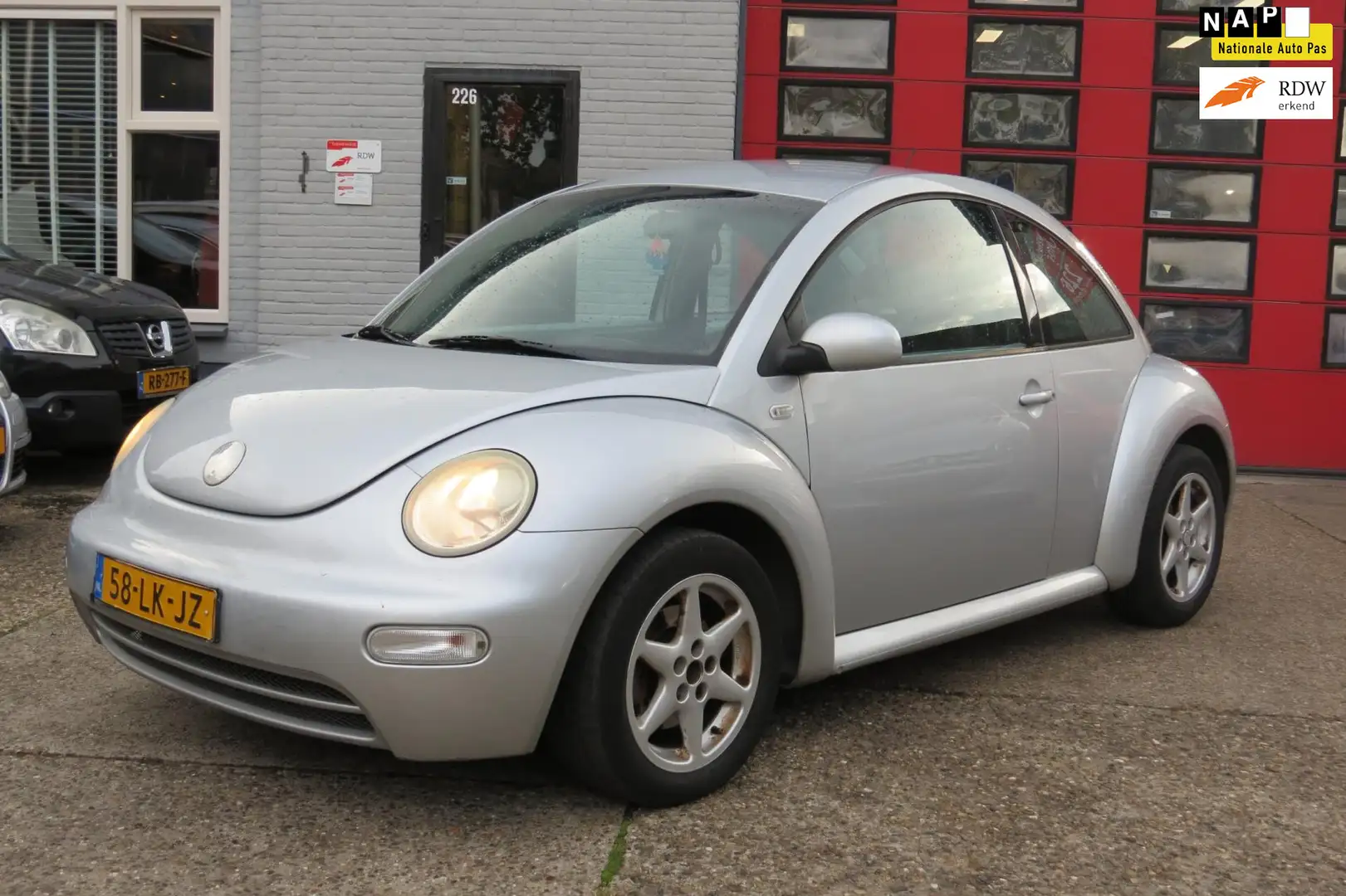 Volkswagen New Beetle 1.6 GEEN APK €550,- LOOP, SLOOP ,CROSS Grijs - 1