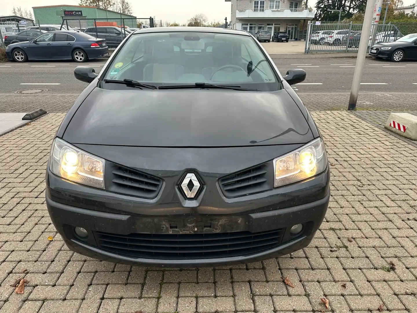 Renault Megane II Coupe / Cabrio Dynamique Automatik Zwart - 2
