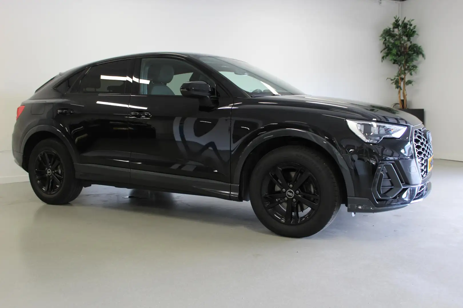 Audi Q3 Sportback 35 TFSI Pro Line | MYTHOS BLACK | 17'LMV Negru - 2