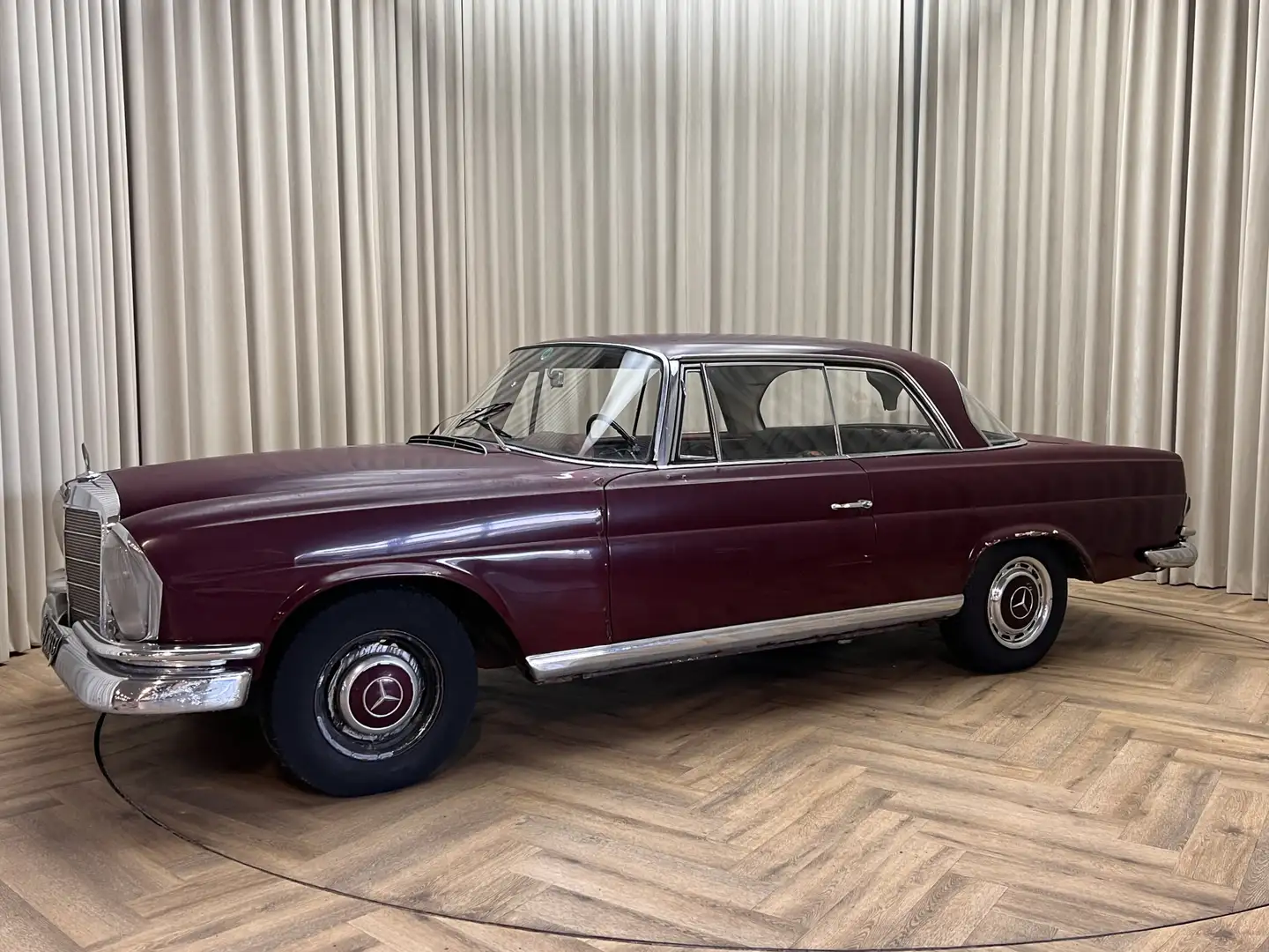 Mercedes-Benz 220 SE *Project* Handbak 1963 / 6-cilinder / W111 / Rojo - 2