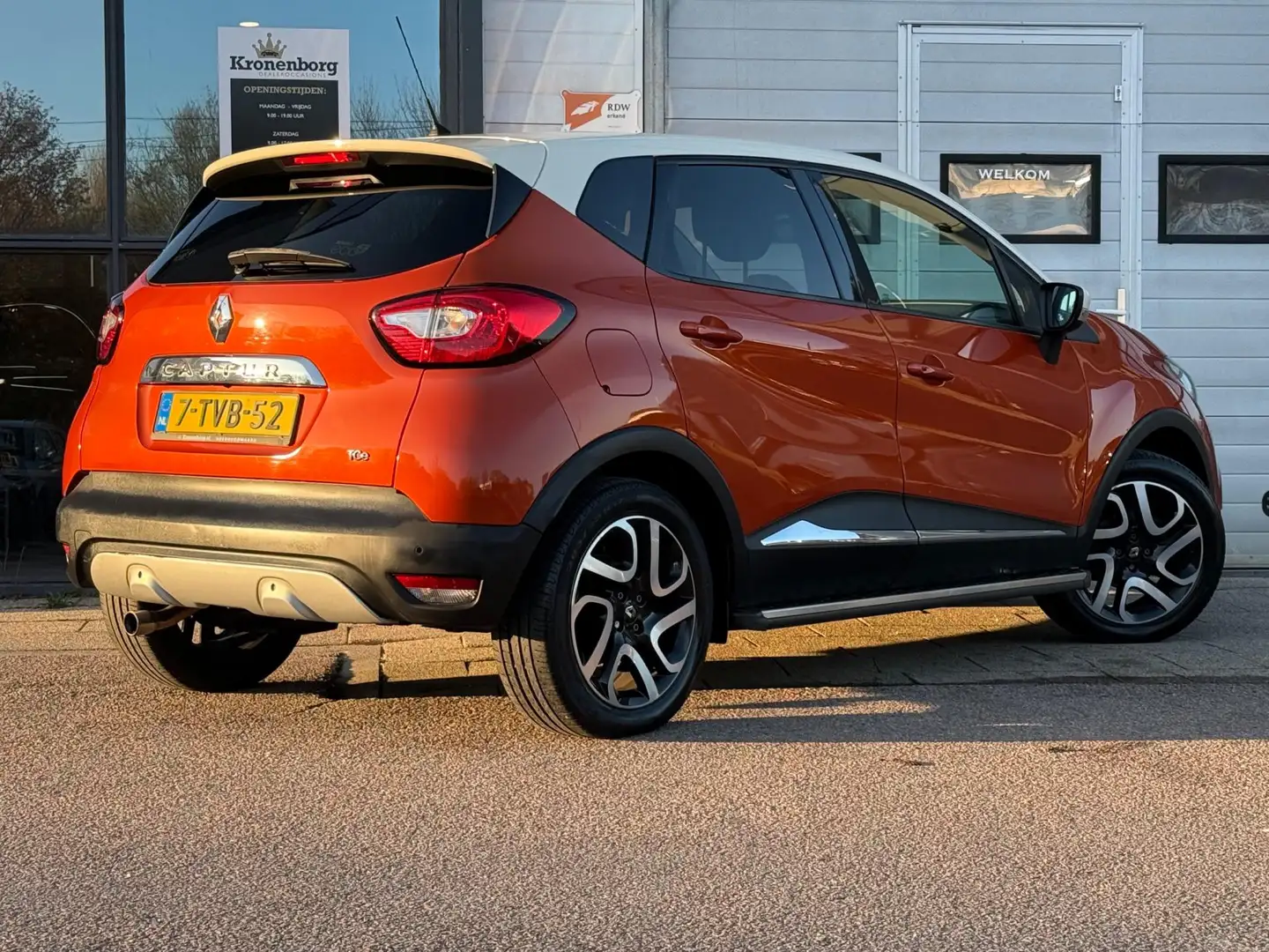 Renault Captur 0.9 TCe Dynamique, NAVI, CLIMA, KEYLESS Orange - 2