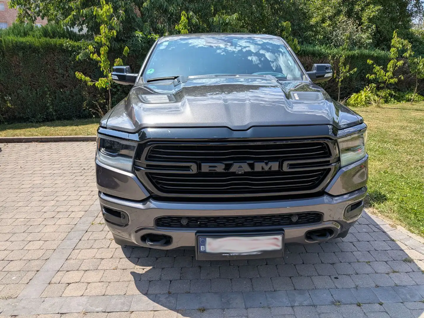 RAM 1500 V8 5.7 Laramie Night + packs techno /toit pano etc Gris - 2