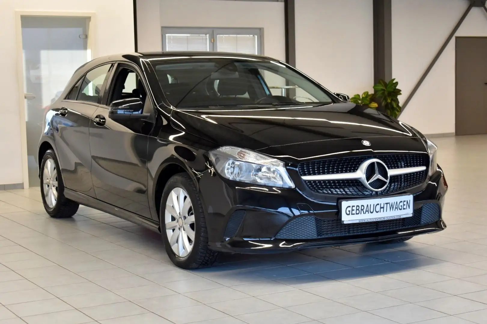 Mercedes-Benz A 160 KLIMA/PDC/FREISPRECH/SHZ/AHK-Schwenkbar Schwarz - 1