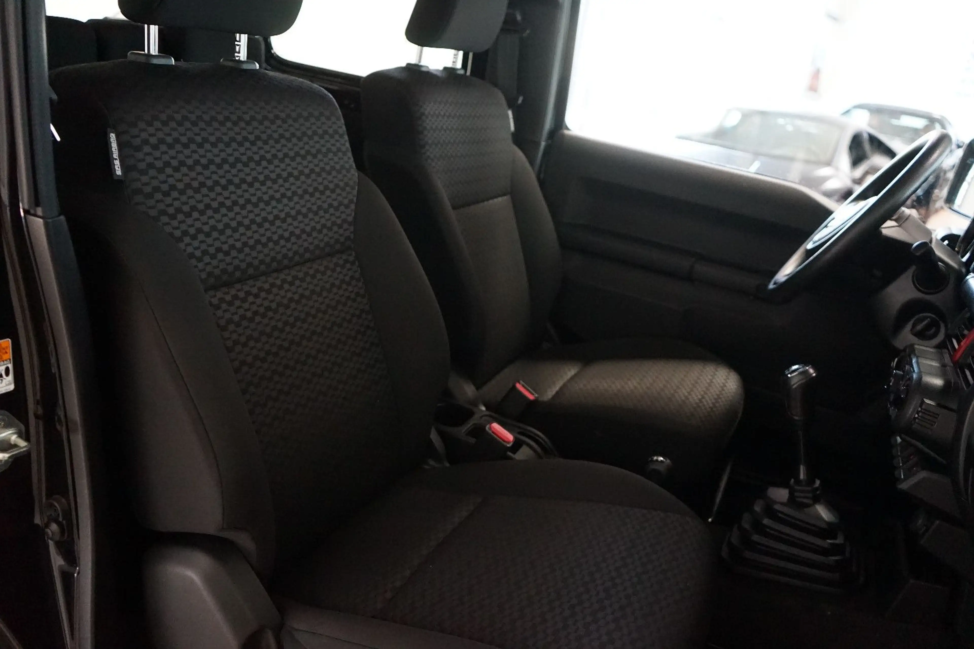 Suzuki Jimny 1.5 Comfort AllGrip Sitzheizung+Tempomat — photo 11