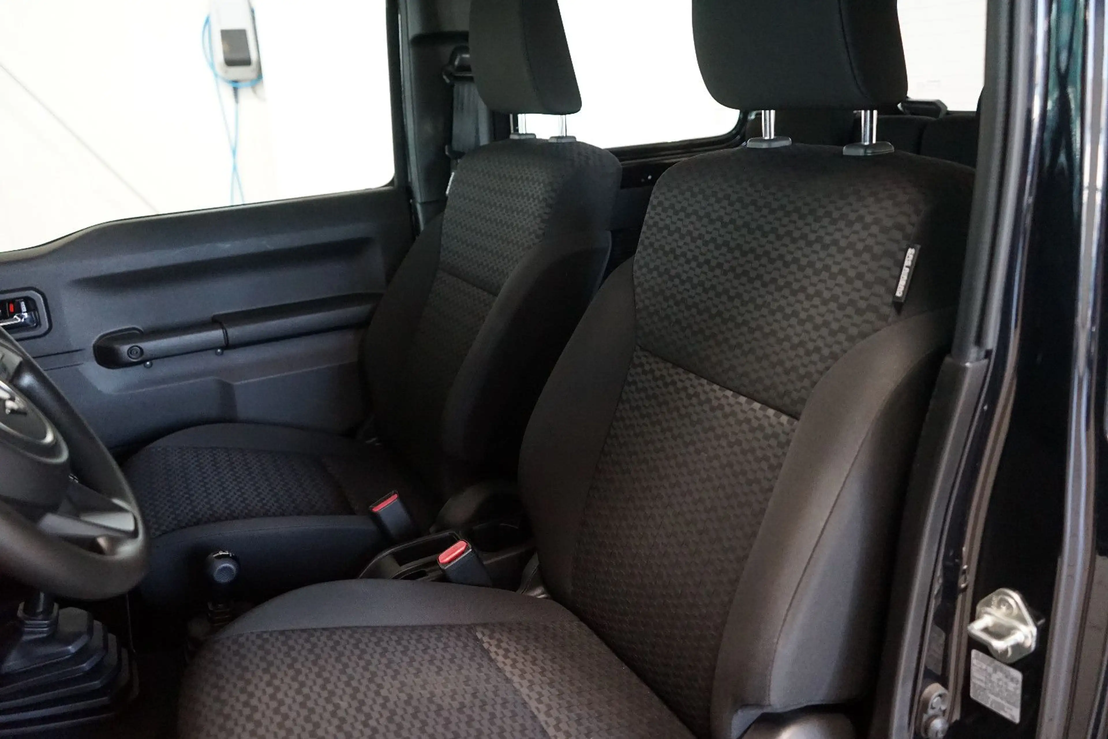 Suzuki Jimny 1.5 Comfort AllGrip Sitzheizung+Tempomat — photo 9