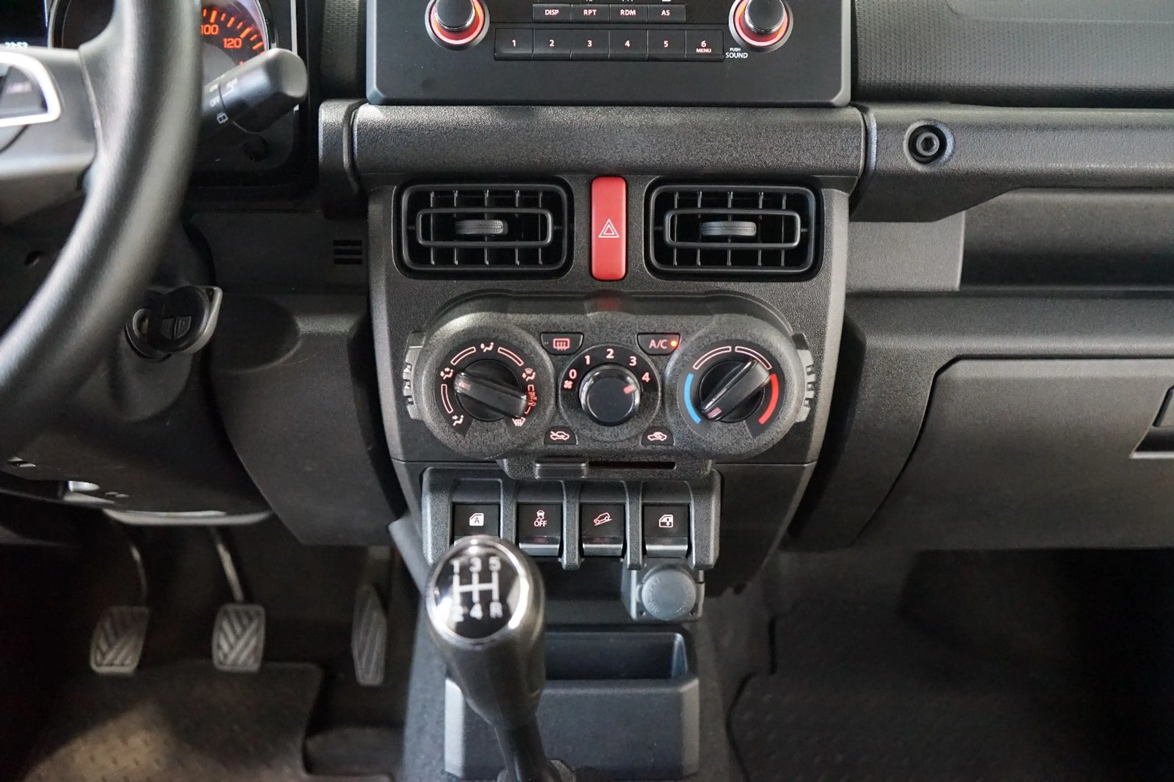 Suzuki Jimny 1.5 Comfort AllGrip Sitzheizung+Tempomat — photo 15