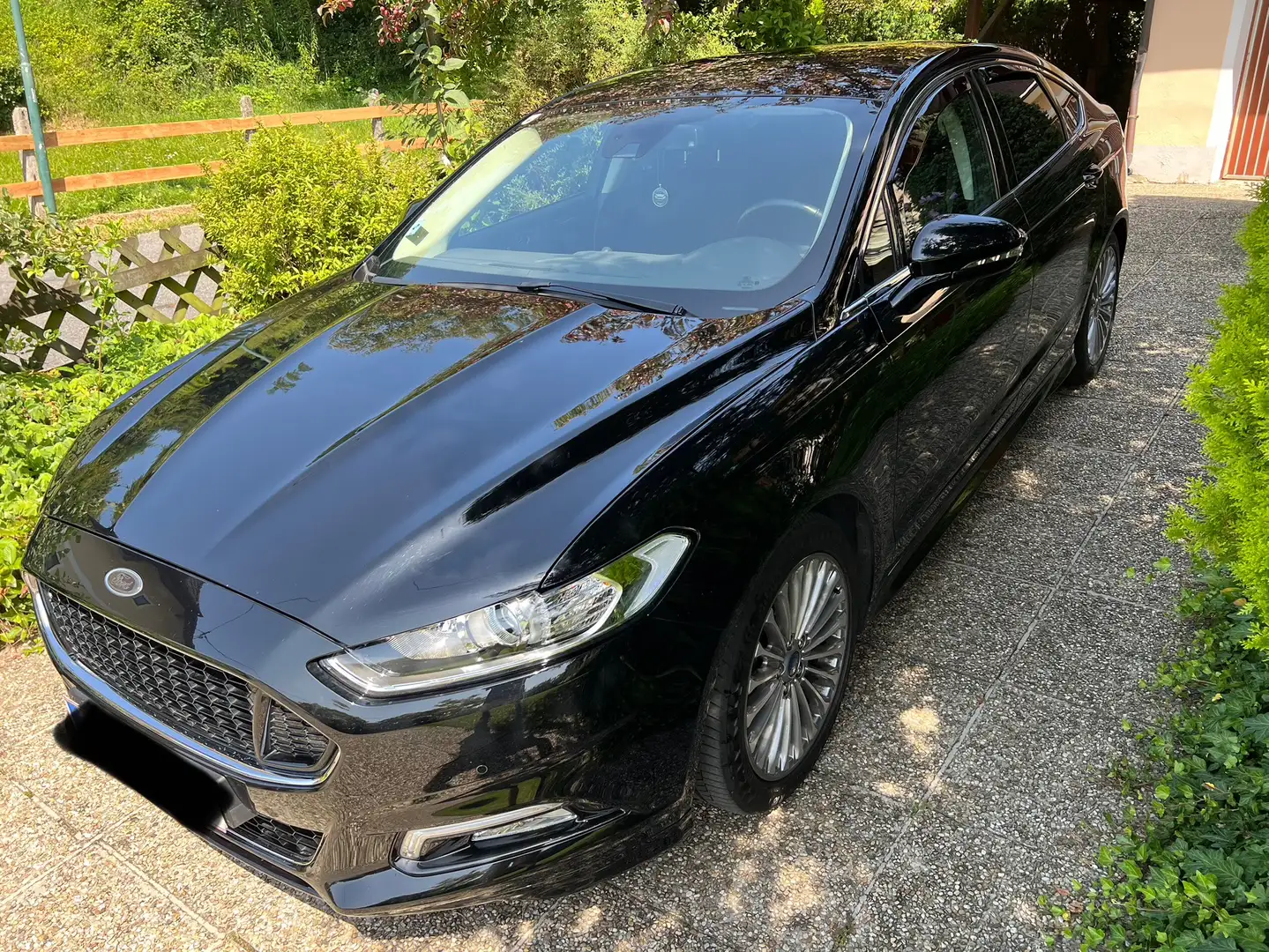 Ford Mondeo 2.0 TDCi Start-Stopp Titanium Schwarz - 2