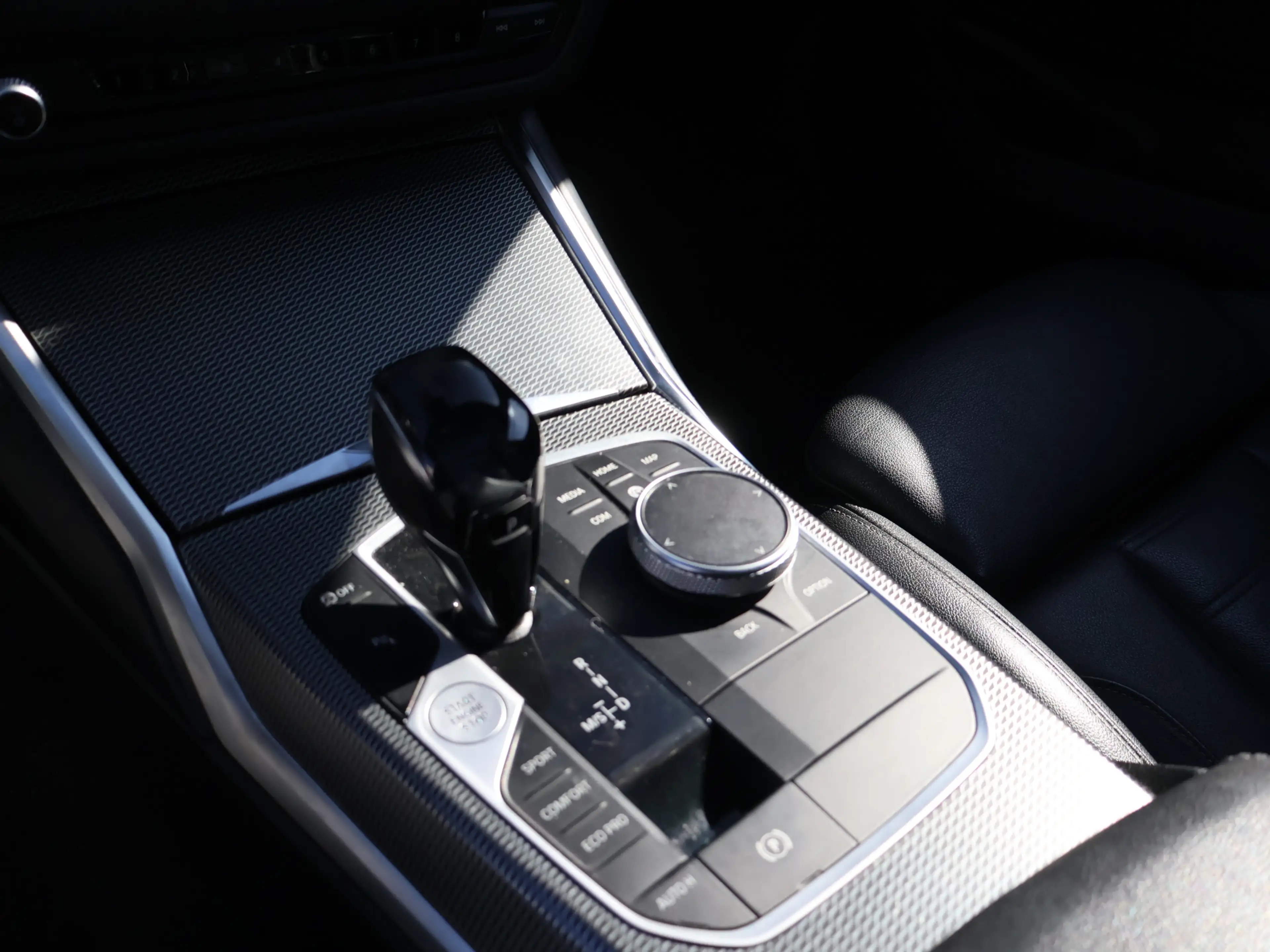 BMW 320 d xDrive M Sport Pano-HeadUp-Navi-ACC-PDC — photo 15