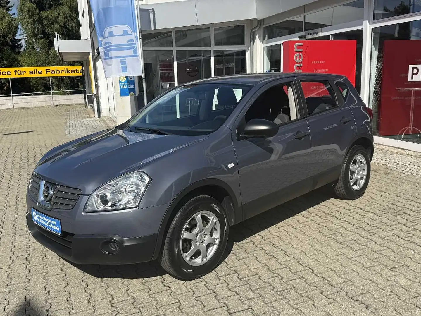 Nissan Qashqai 1.6 Visia AHK abnehmbar Grau - 1