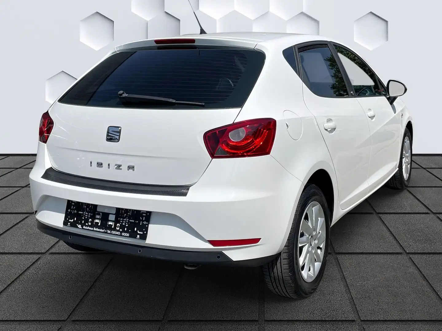 SEAT Ibiza 1.0 5 Gang Reference PDC hinten Klima Weiß - 2