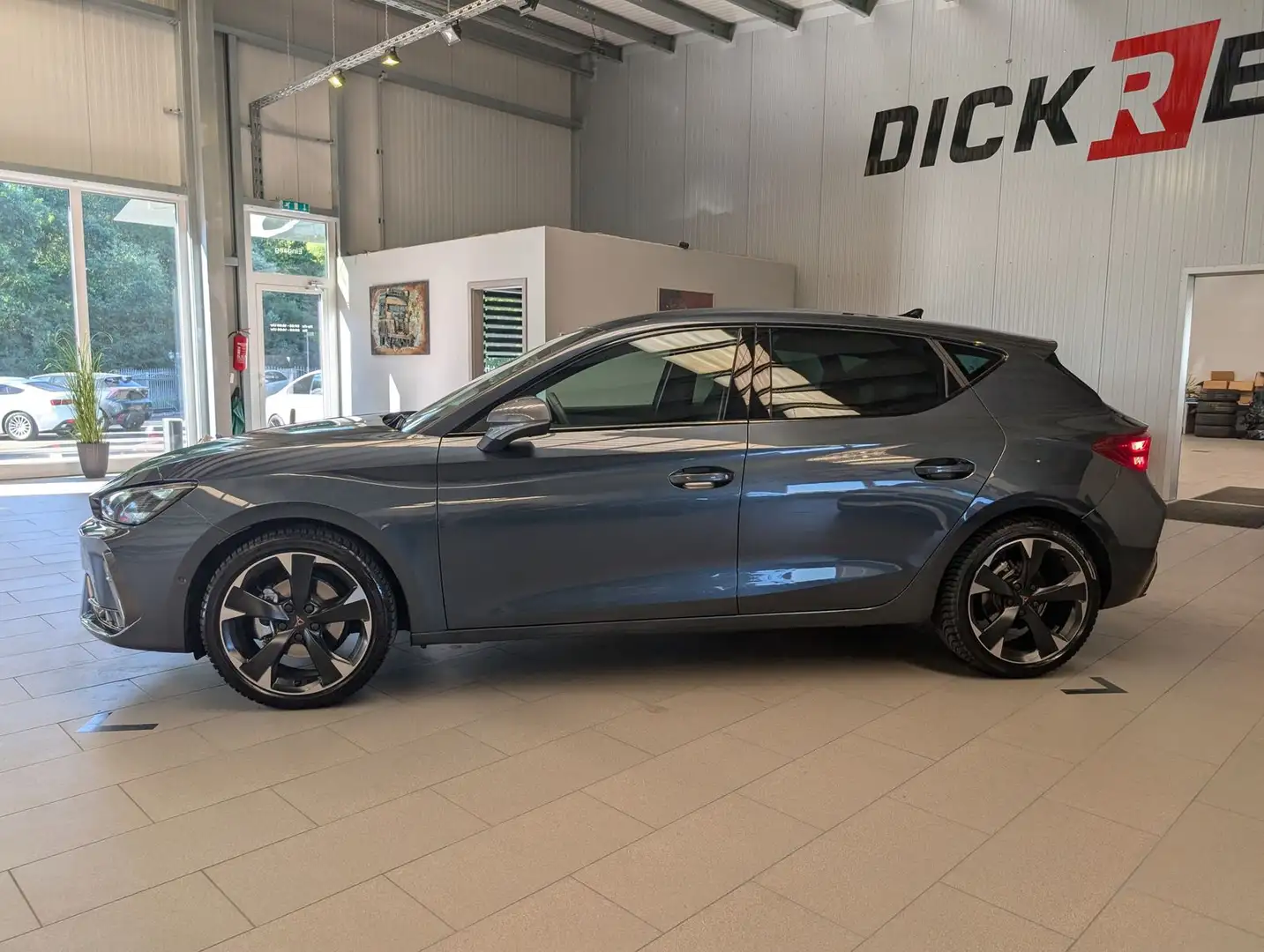CUPRA Leon 1.5 eTSI DSG Dynamic-Edge-Assist-XL Memory Gri - 2
