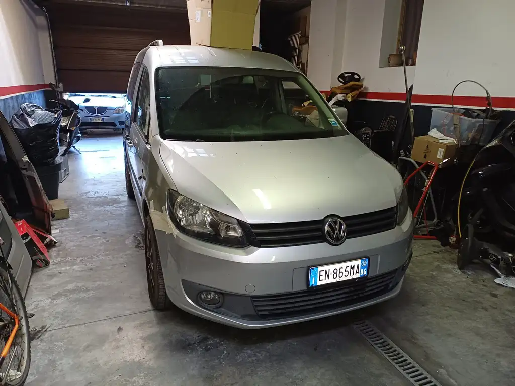 Volkswagen Caddy 2012 из Европы — купить под ключ