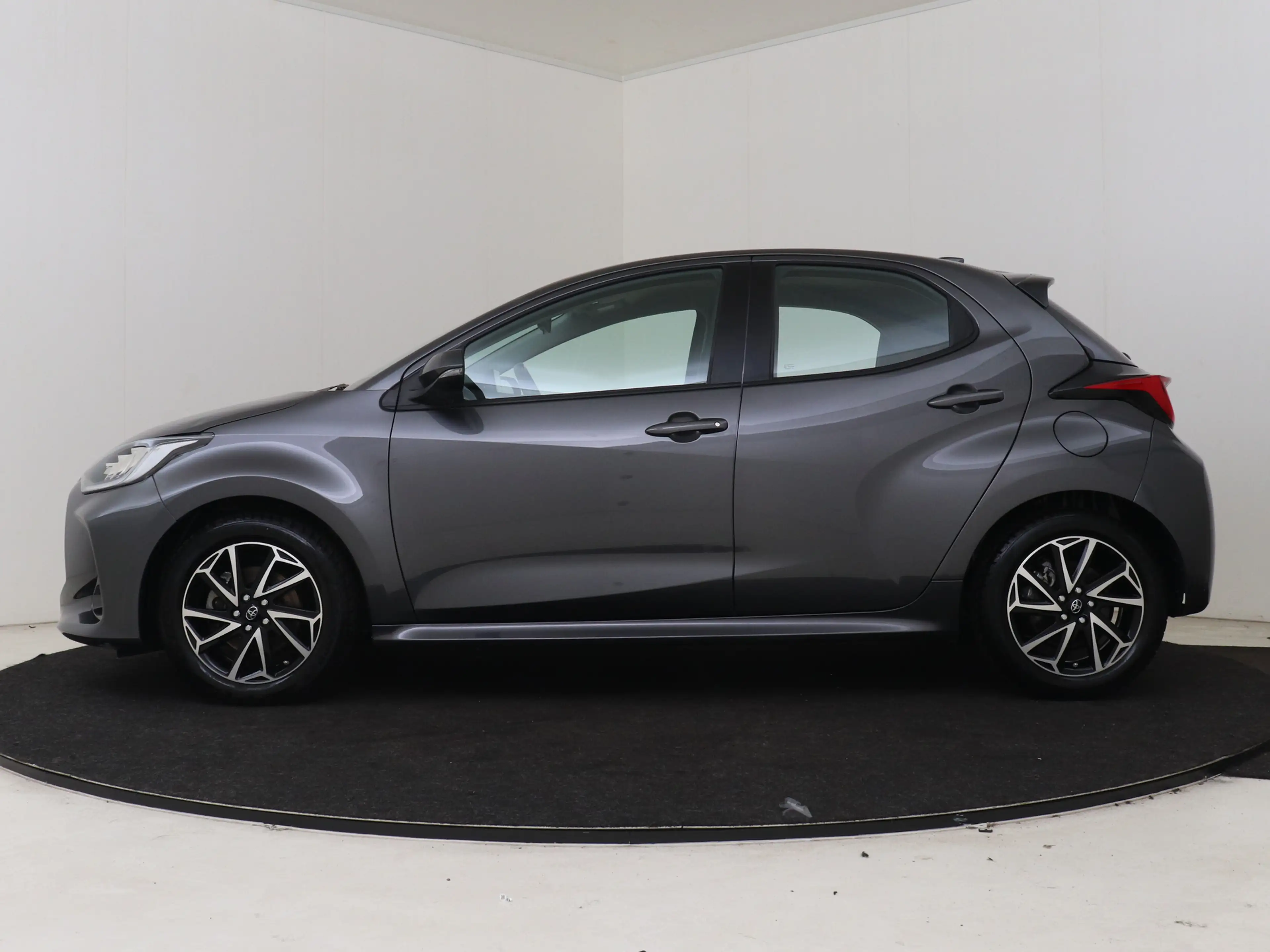 Toyota Yaris 1.5 Hybrid Business Plus | BTW Voertuig | NL Auto — photo 3