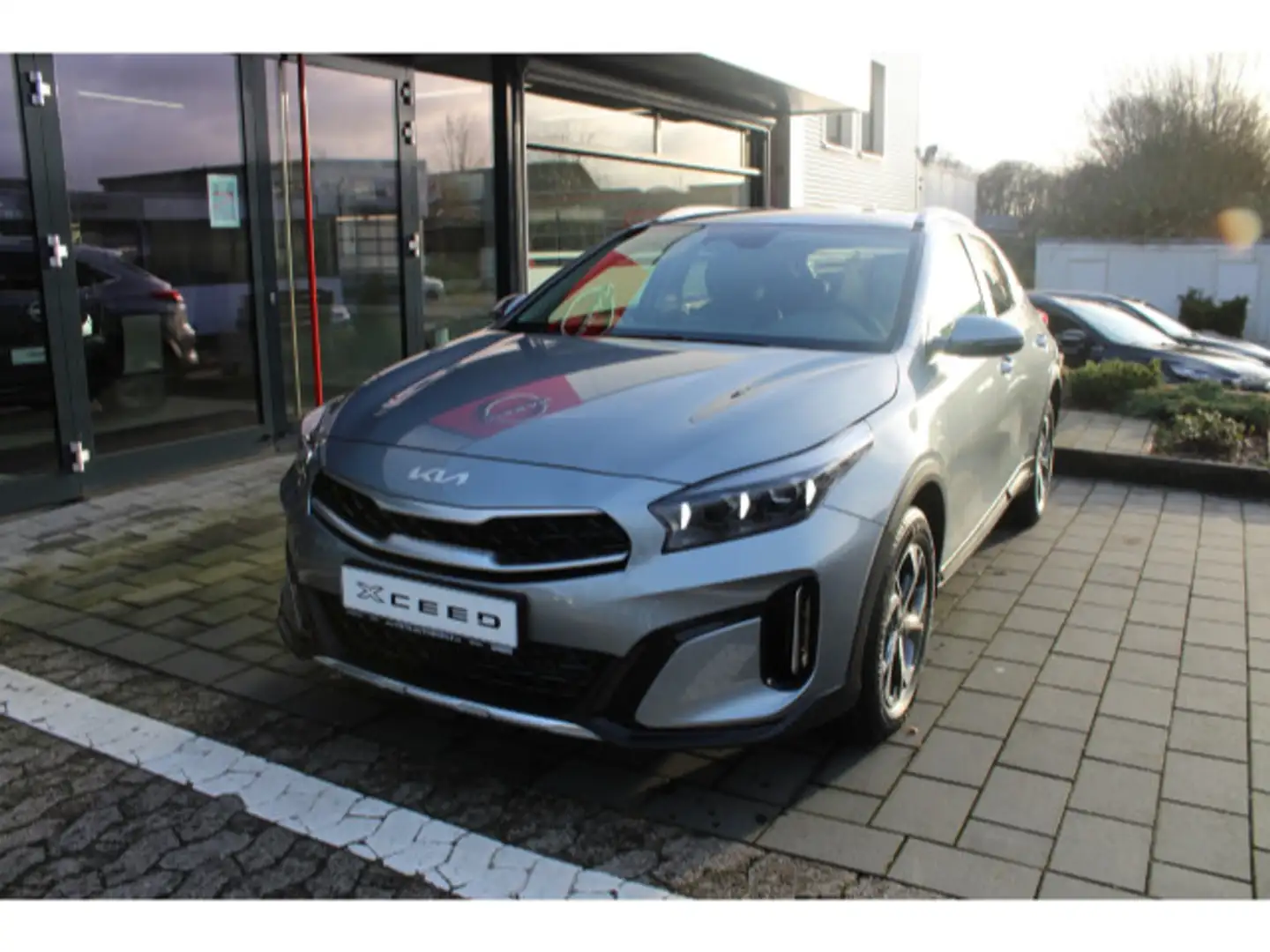 Kia XCeed 1.5 T-GDI Exclusive Automatik LED Navi Silber - 2