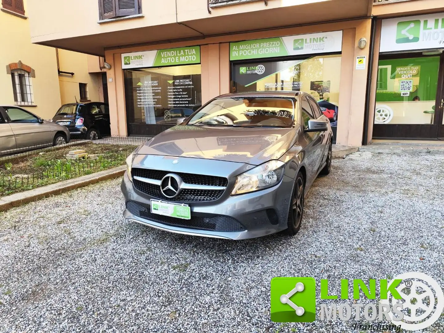 Mercedes-Benz A 180 Premium GARANZIA INCLUSA Gris - 1