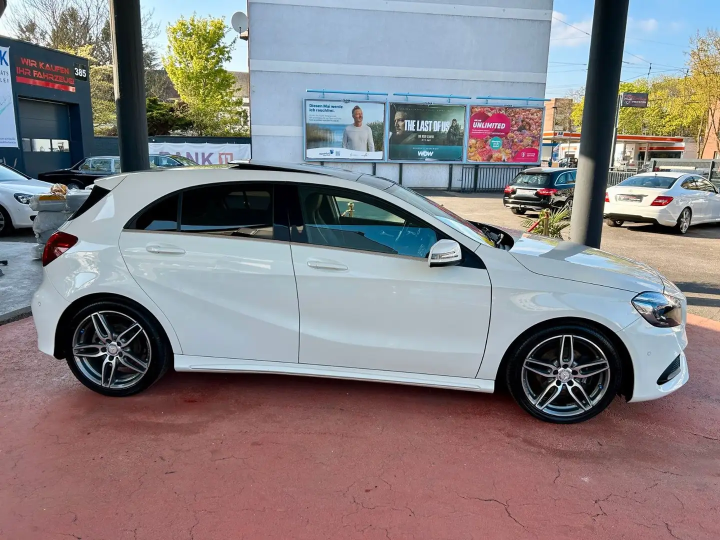 Mercedes-Benz A 180 BlueEfficiency Panorama AMG Sport (Line) Wit - 2