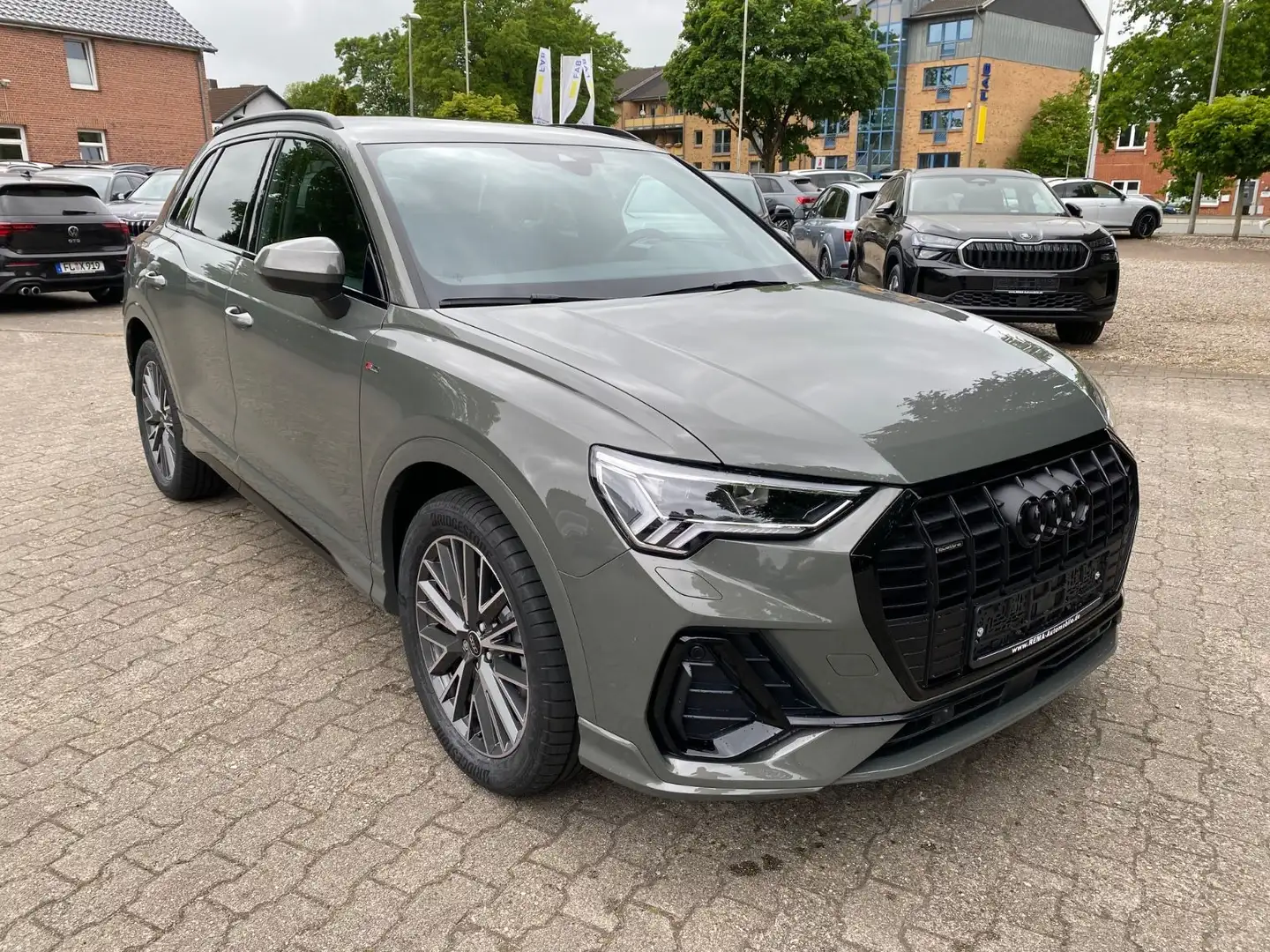 Audi Q3 40 TDI qu S line ACC AHK Optik Paket 19 Zoll Gris - 1