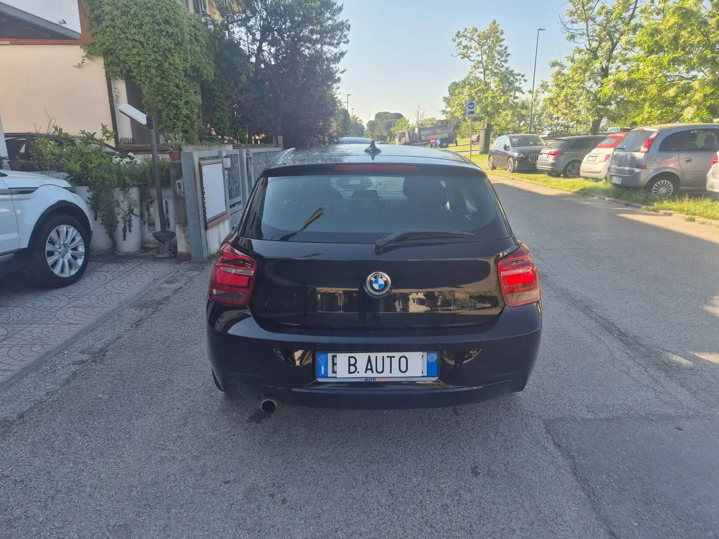 BMW 118 118d 5p Business Zwart - 2