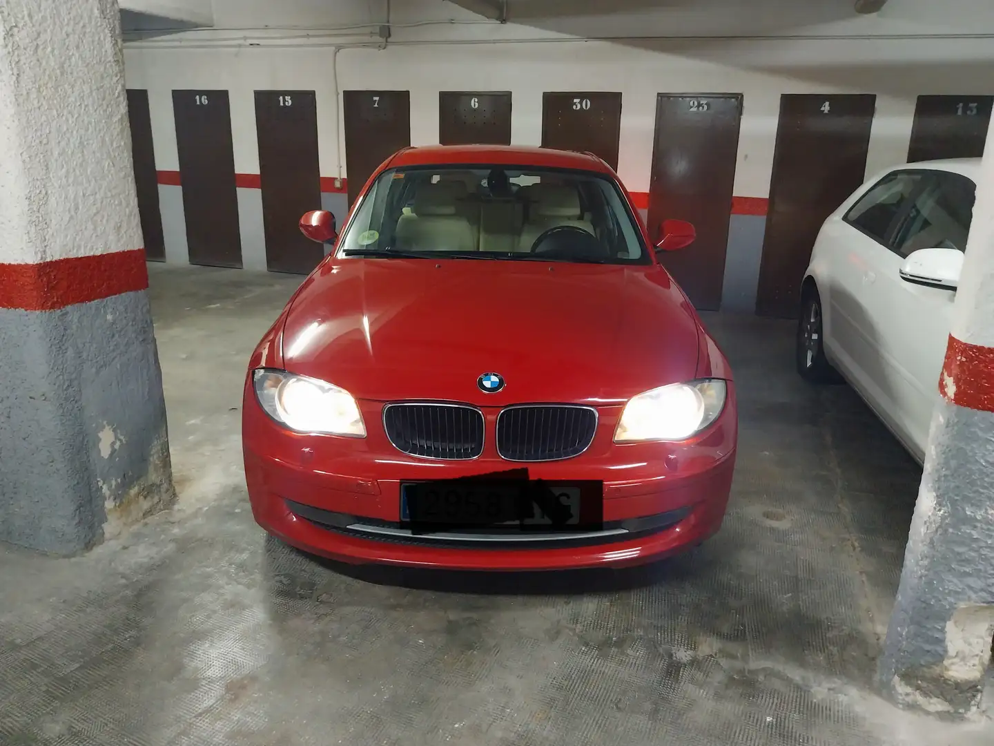 BMW 116 116d Червоний - 1