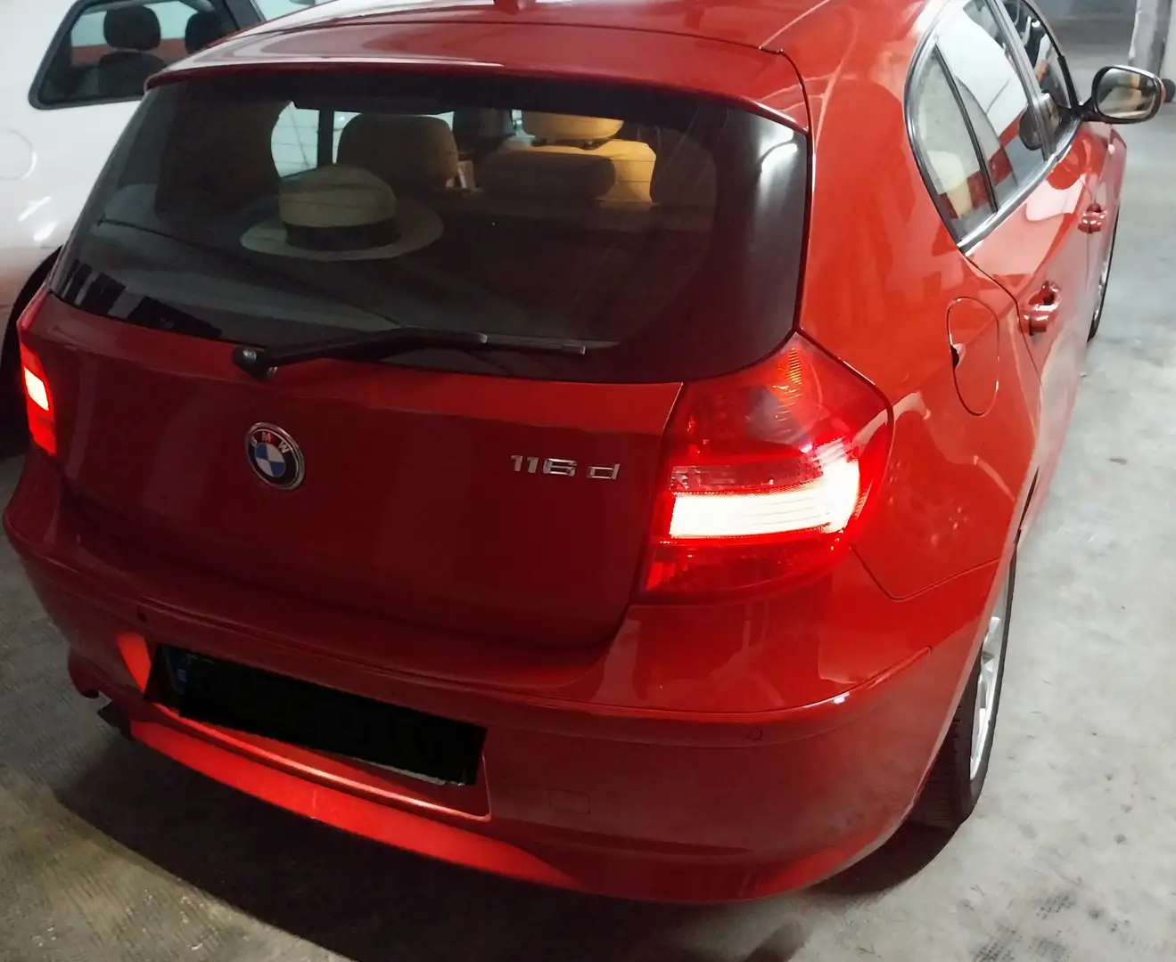 BMW 116 116d Червоний - 2