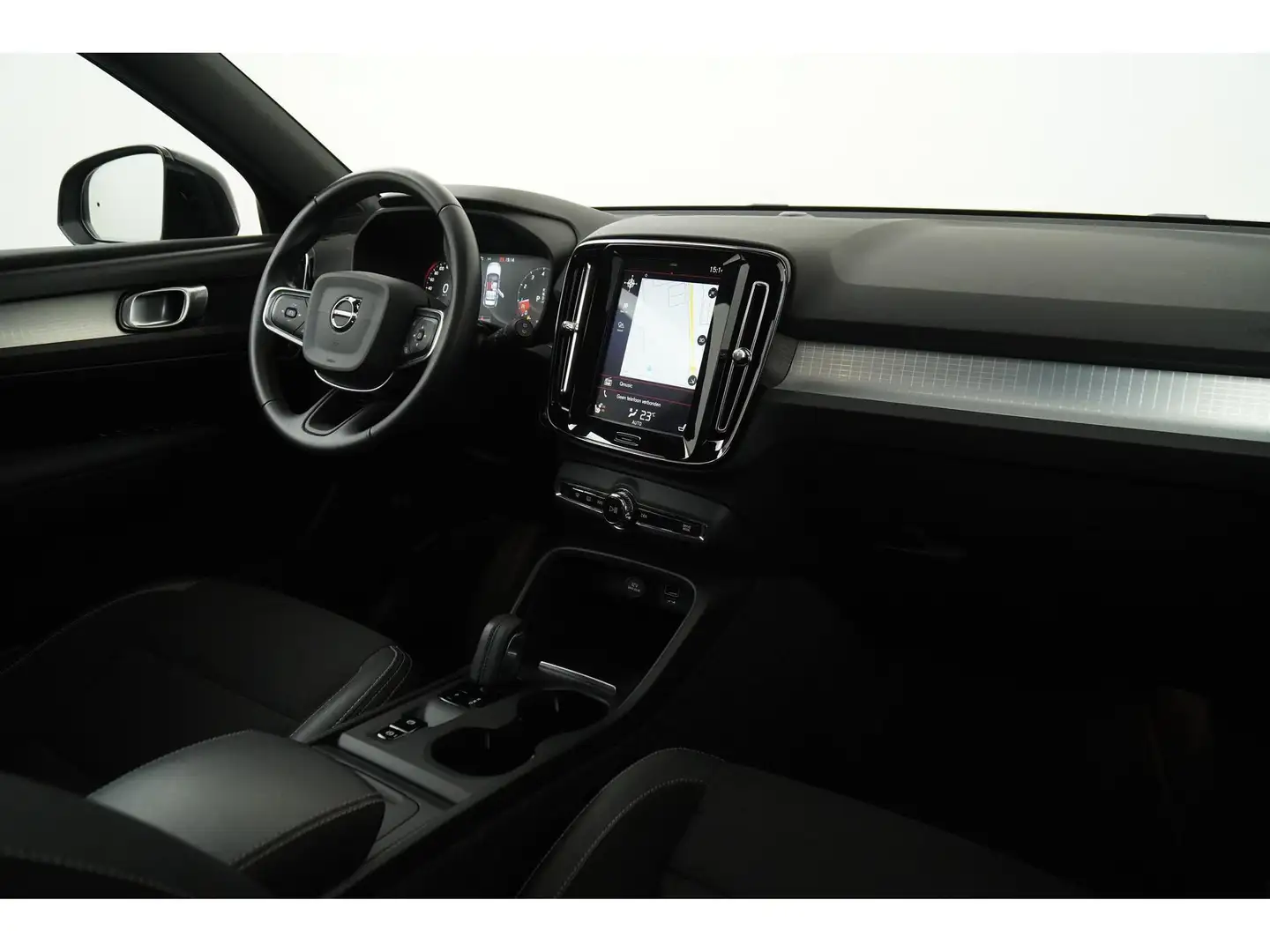 Volvo XC40 2.0 T4 Momentum Pro Automaat | Trekhaak | Panorama Black - 2