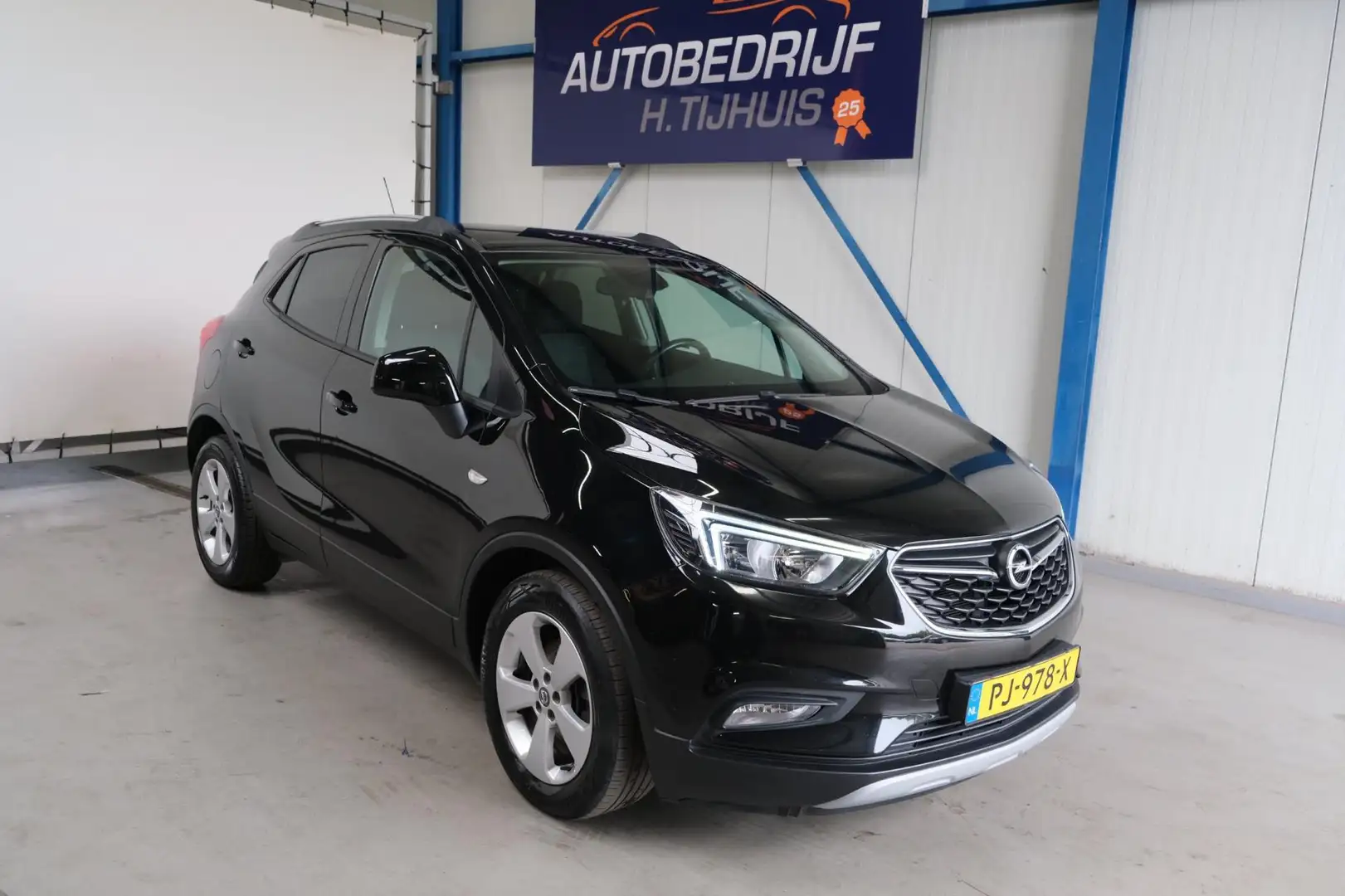 Opel Mokka X 1.6 CDTI Business+ - N.A.P. Airco, Cruise, Navi, P Zwart - 1