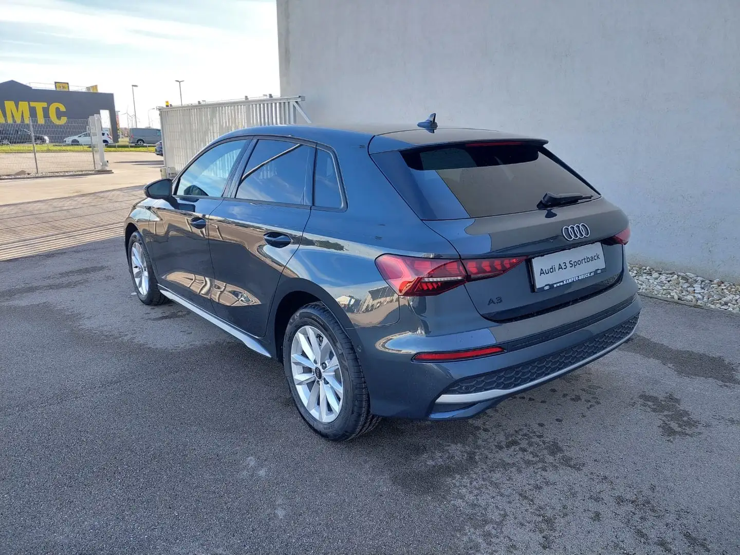 Audi A3 30 TFSI Grau - 2