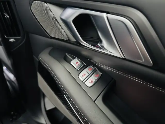 BMW X7 view 8