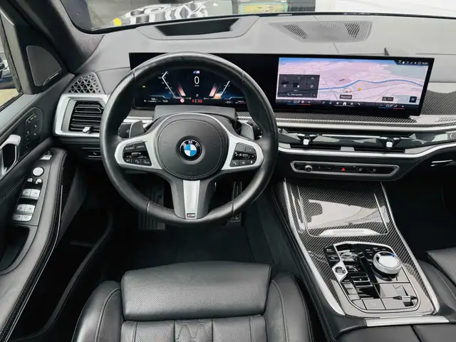 BMW X7 view 11