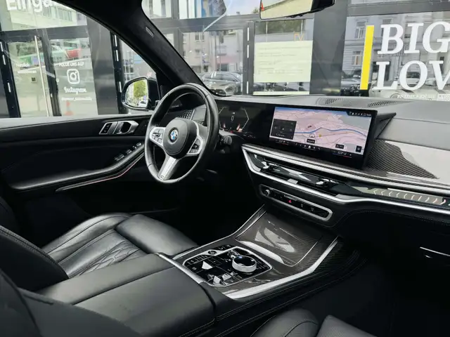 BMW X7 view 10