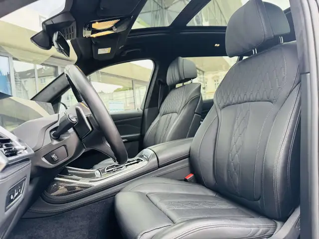 BMW X7 view 12