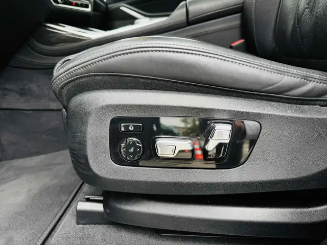 BMW X7 view 13