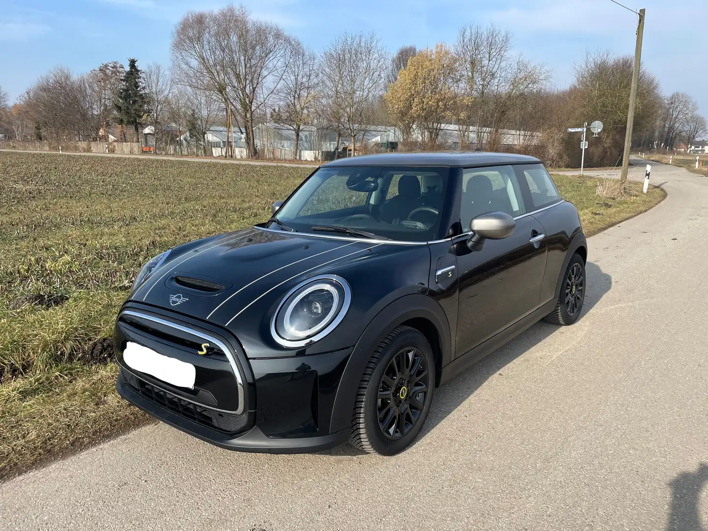 MINI Cooper SE Mini Cooper SE Essential Trim Schwarz - 1