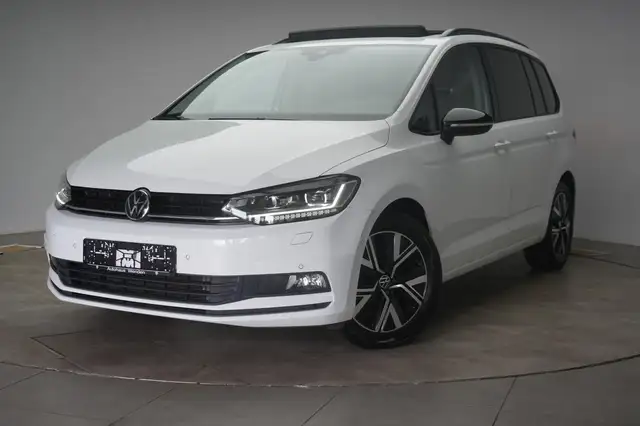 Volkswagen Touran view 3