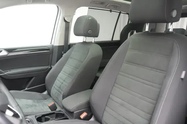 Volkswagen Touran view 11
