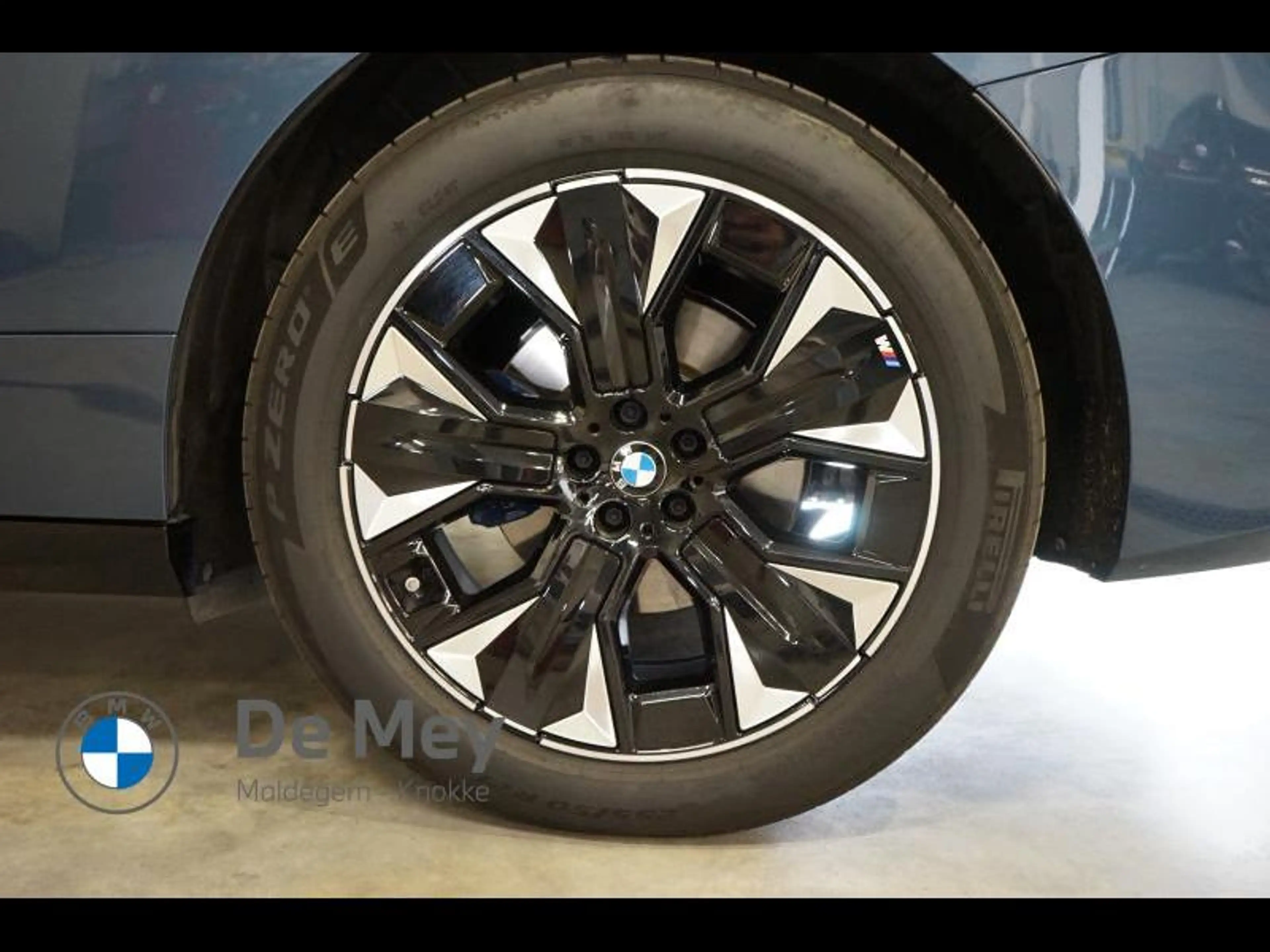 BMW iX 45 — photo 8