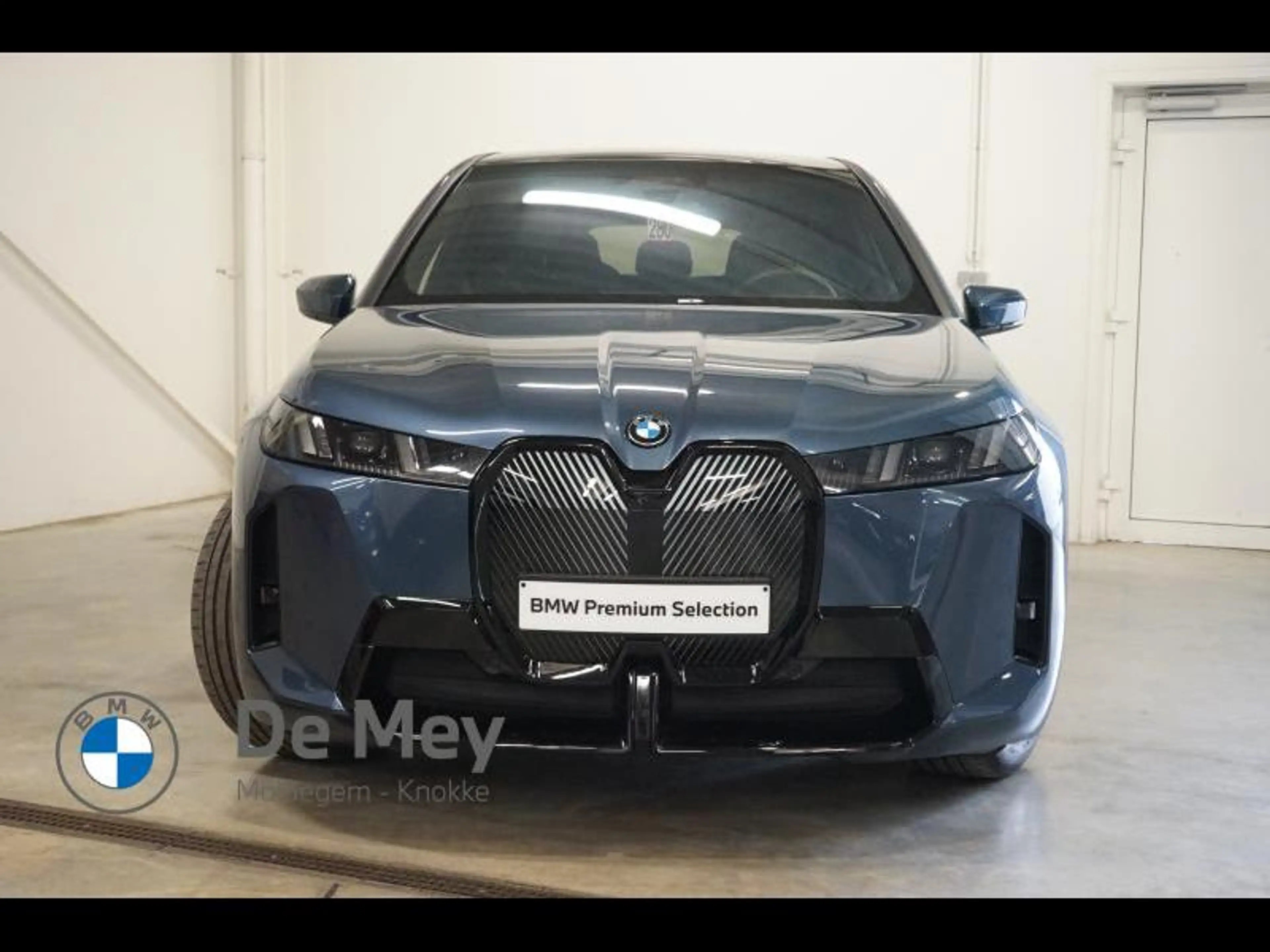 BMW iX 45 — photo 2
