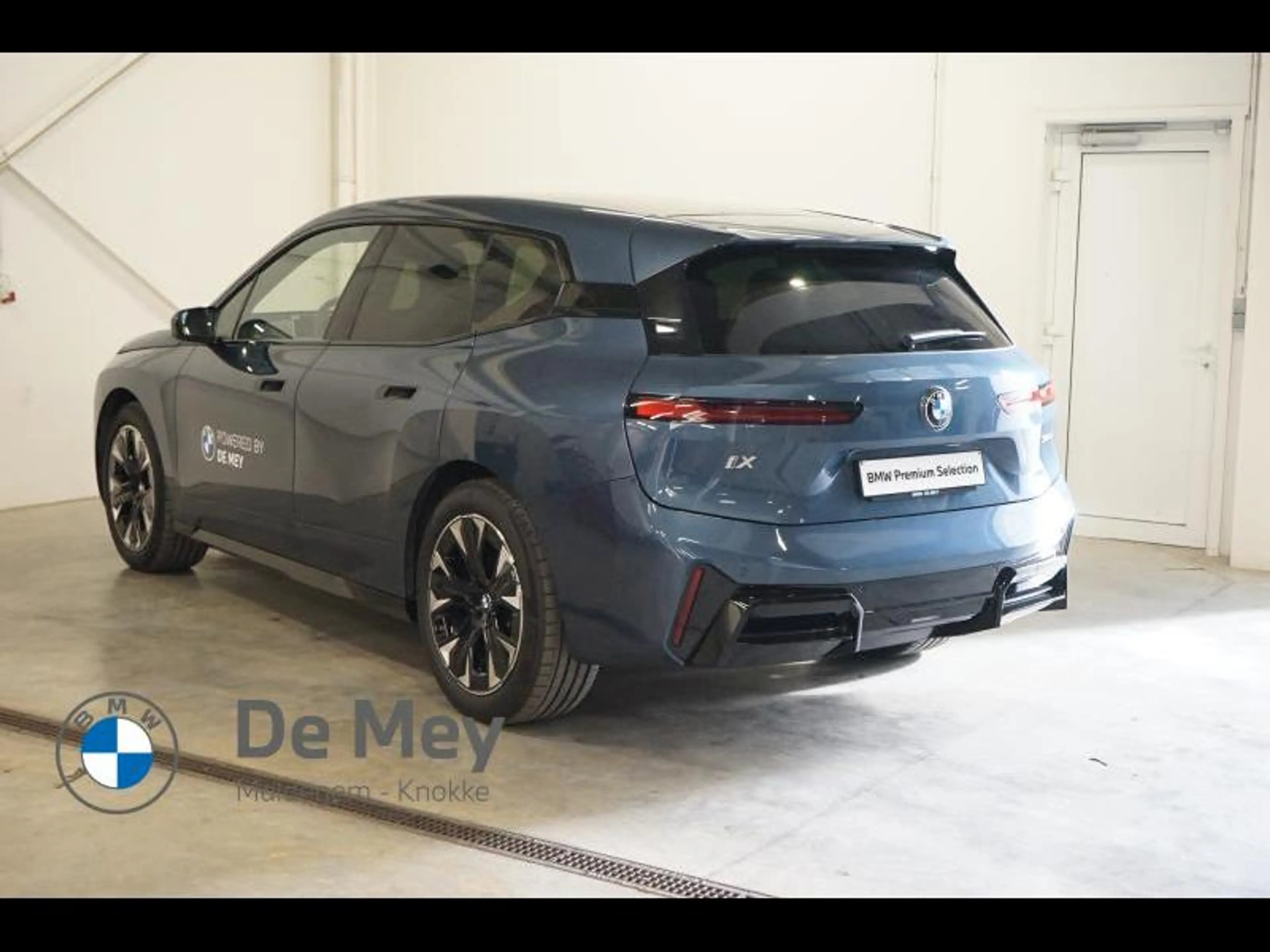 BMW iX 45 — photo 5