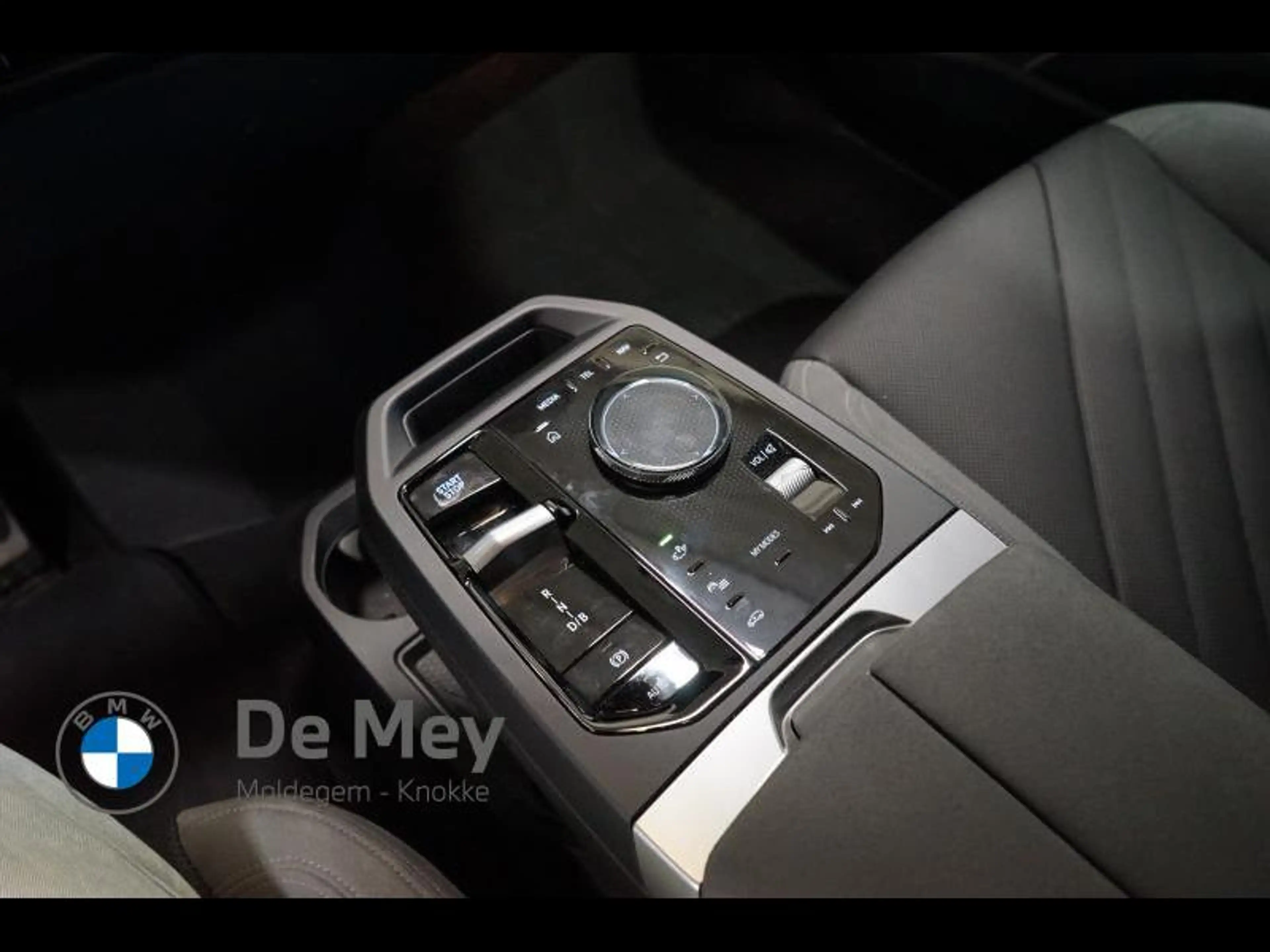 BMW iX 45 — photo 11